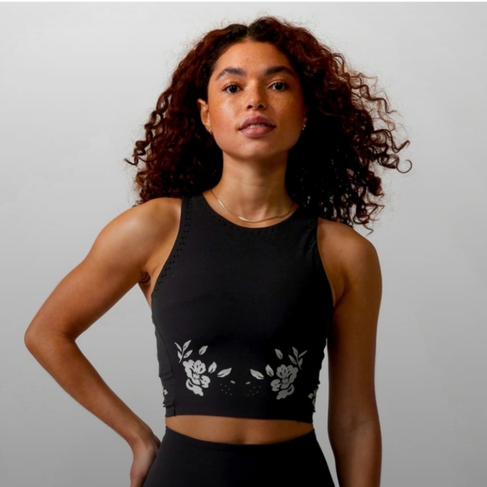 Athleta Conscious Eyelet Crop Top A-C Black